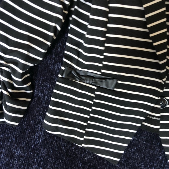 Blazer - Picture 3 of 3